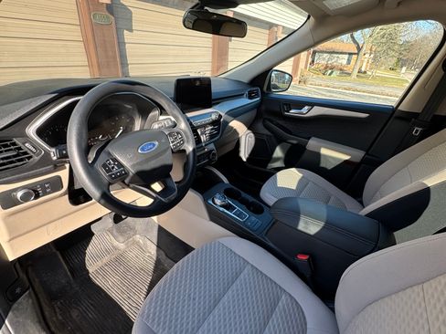 Used 2020 Ford Escape SE image 8