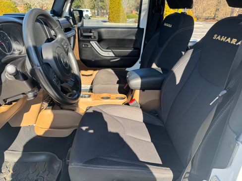 Used 2014 Jeep Wrangler Sahara w/ Connectivity Group image 10