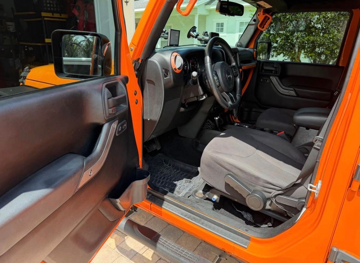 Used 2013 Jeep Wrangler Unlimited Sport AWD/4WD image 10