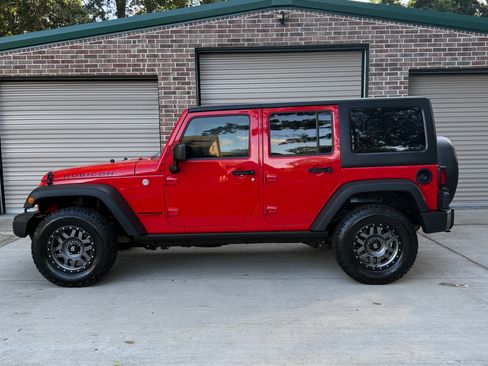 Used 2016 Jeep Wrangler Unlimited Rubicon w/ Connectivity Group AWD/4WD image 1