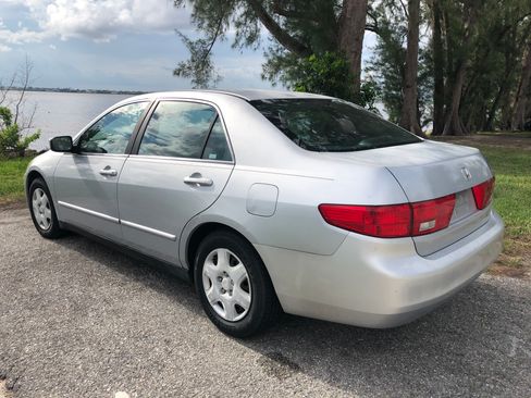 Used 2005 Honda Accord LX image 2