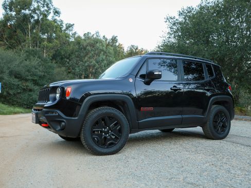 Used 2018 Jeep Renegade Trailhawk image 9