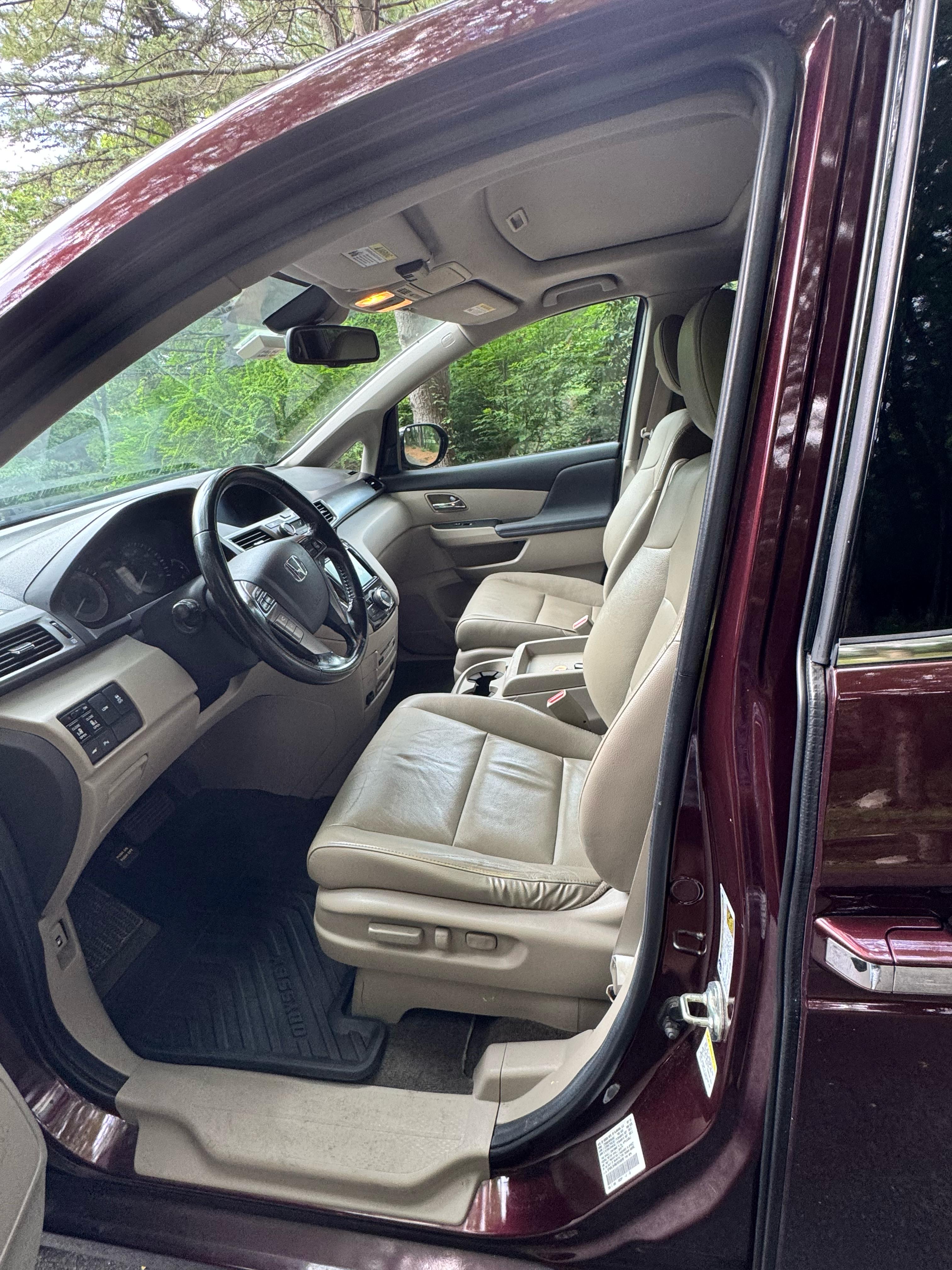 Used 2014 Honda Odyssey Touring Elite image 8