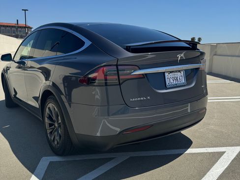 Used 2018 Tesla Model X 75D image 15