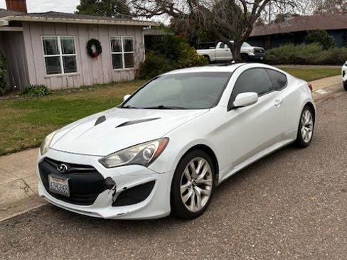 Used 2013 Hyundai Genesis 2.0T image 11