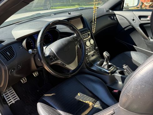 Used 2013 Hyundai Genesis 3.8 image 8