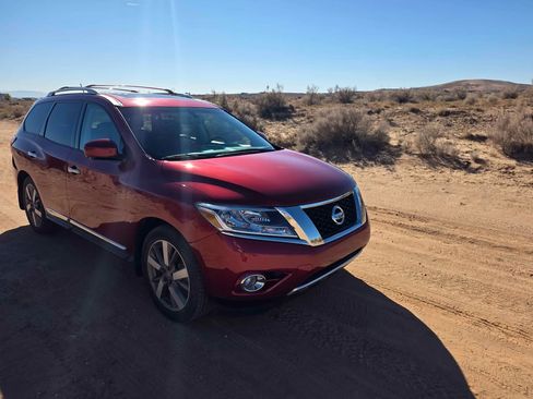 Used 2015 Nissan Pathfinder Platinum w/ Family Entertainment Package image 1