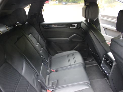 Used 2023 Porsche Cayenne image 15