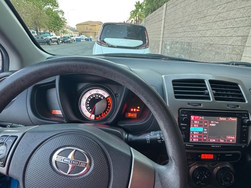Used 2013 Scion xD FWD image 9