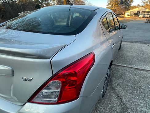 Used 2018 Nissan Versa SV image 4