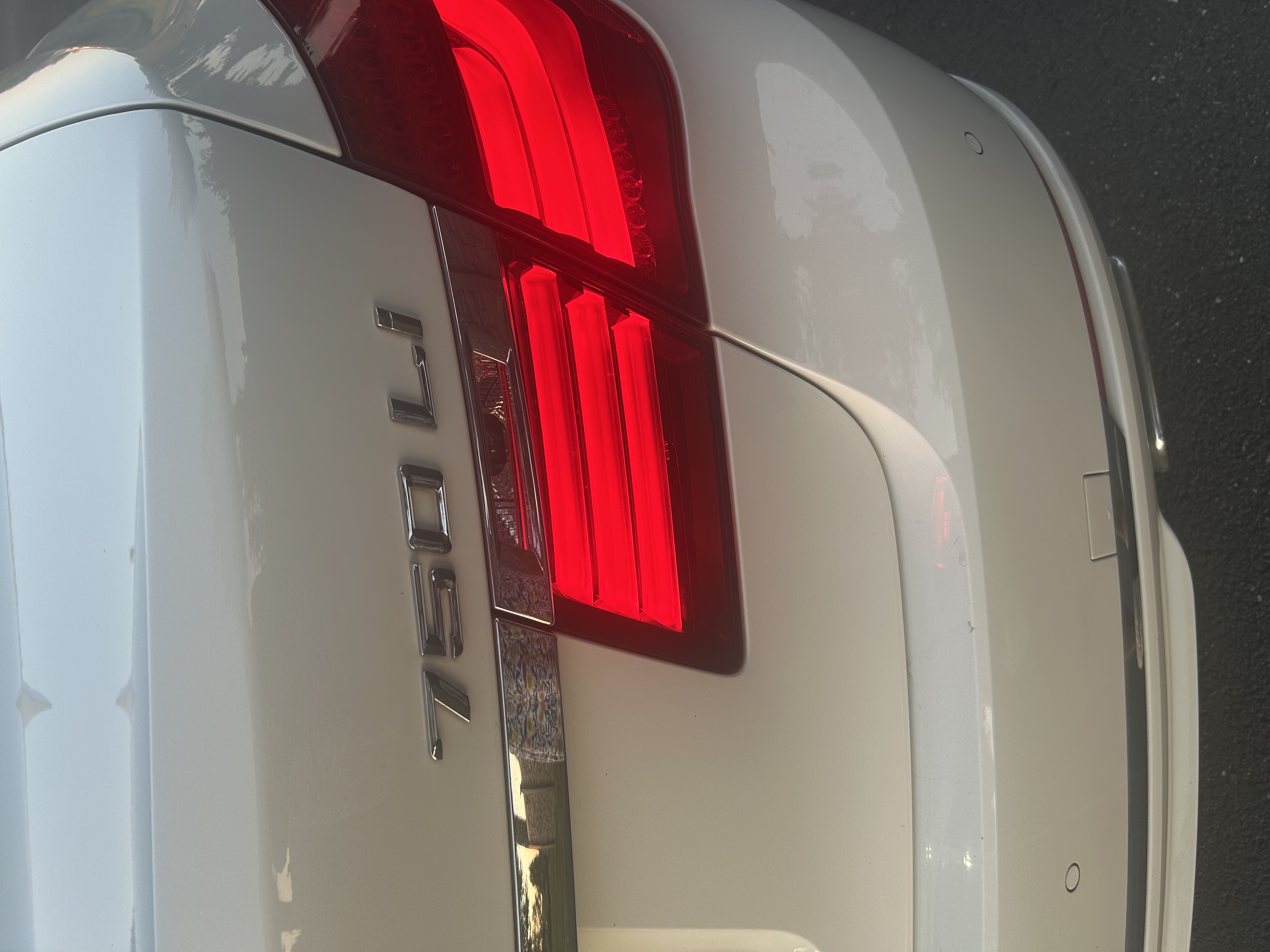 Used 2014 BMW 750Li xDrive AWD/4WD image 1