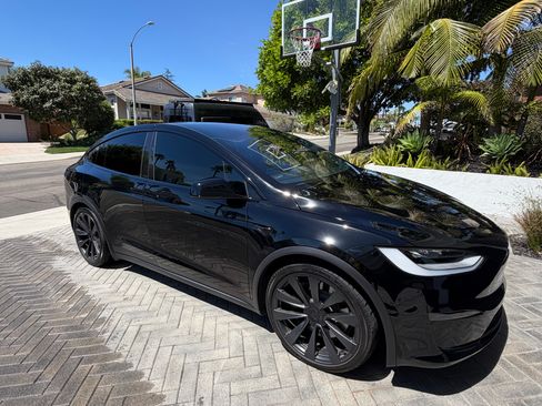 Used 2022 Tesla Model X image 9