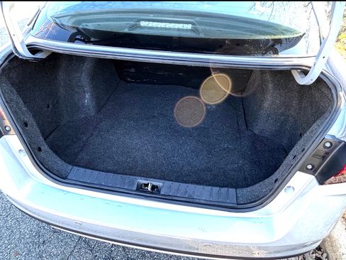 Used 2022 Nissan Versa S image 9