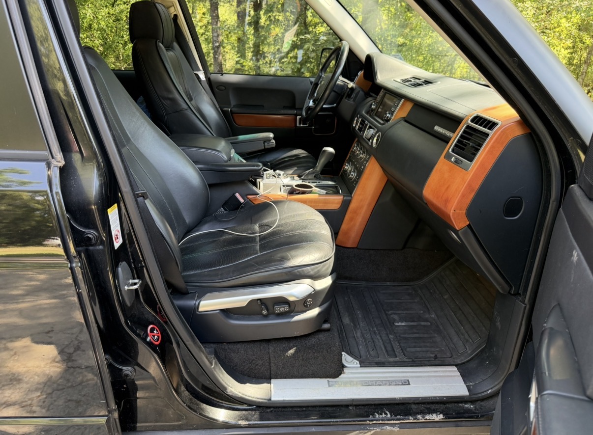 Used 2010 Land Rover Range Rover Supercharged AWD/4WD image 23
