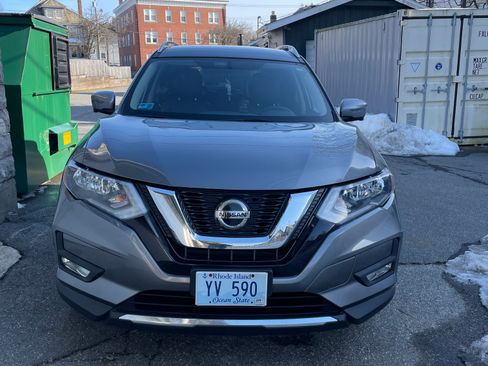 Used 2018 Nissan Rogue SV w/ Premium Package image 2