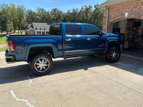 Used 2017 GMC Sierra 1500 SLT w/ Suspension Package, Off-Road AWD/4WD image 6
