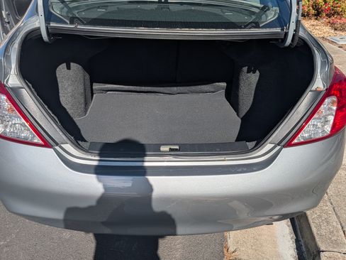 Used 2013 Nissan Versa SV w/ Convenience Pkg FWD image 12