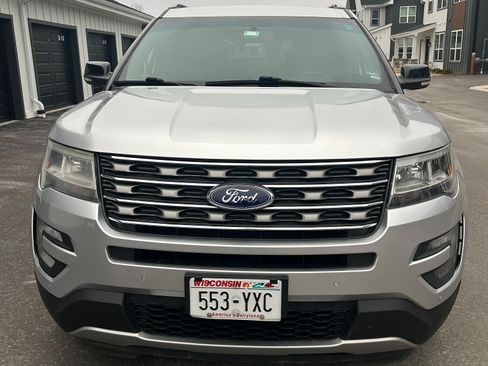 Used 2016 Ford Explorer XLT w/ Equipment Group 202A image 9