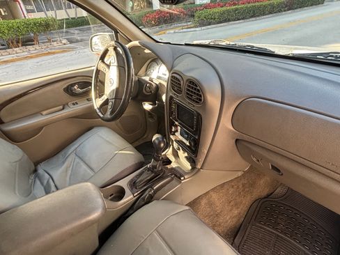 Used 2004 Buick Rainier CXL Plus w/ Sun And Satellite Package image 13