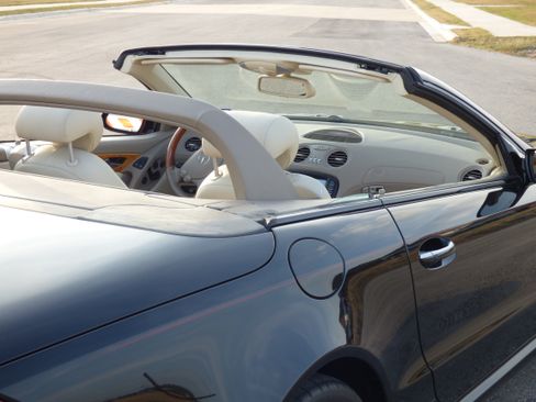 Used 2005 Mercedes-Benz SL 500 SL 500 Roadster 2D image 9