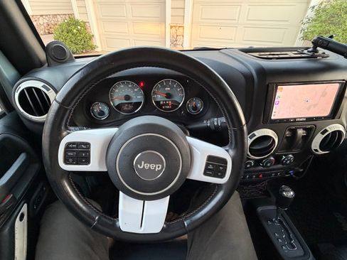 Used 2012 Jeep Wrangler Sahara image 16