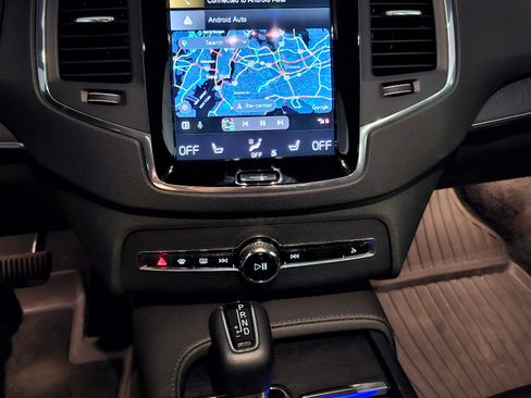 Used 2020 Volvo XC90 T6 Momentum w/ Protection Package Premier image 5
