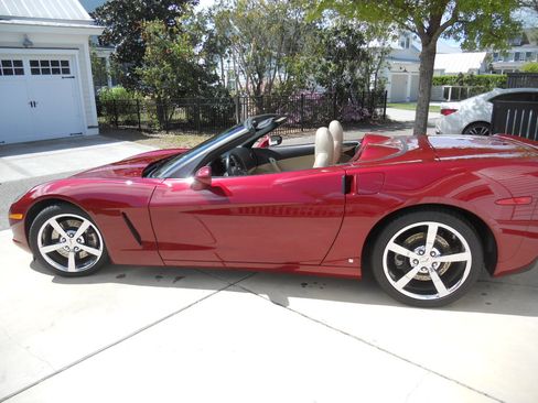 Used 2006 Chevrolet Corvette Convertible w/ Preferred Equipment Group image 1