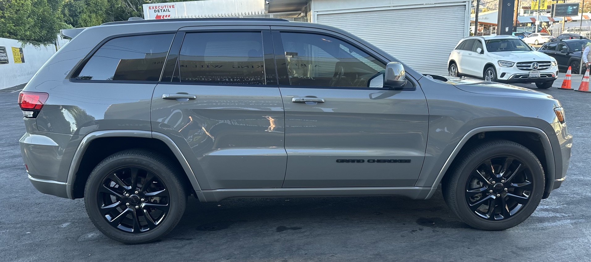 Used 2021 Jeep Grand Cherokee Laredo X RWD image 4