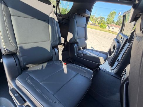 Used 2025 GMC Yukon XL Elevation w/ Elevation Premium Package AWD/4WD image 11