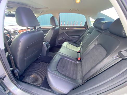 Used 2013 Volkswagen Passat 2.5 SEL Premium FWD image 11