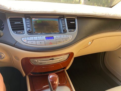 Used 2012 Hyundai Genesis 3.8 w/ Premium Pkg RWD image 10