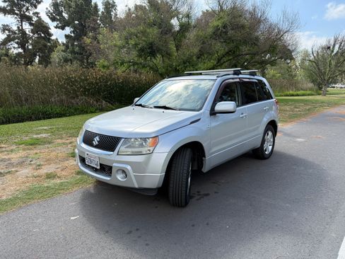Used 2006 Suzuki Grand Vitara Luxury AWD/4WD image 2