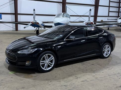 Used 2015 Tesla Model S 85 image 4