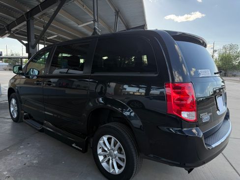 Used 2014 Dodge Grand Caravan SXT image 14