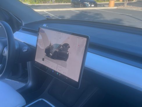 Used 2023 Tesla Model Y Long Range image 11