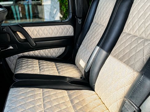 Used 2017 Mercedes-Benz G 63 AMG 4MATIC image 2