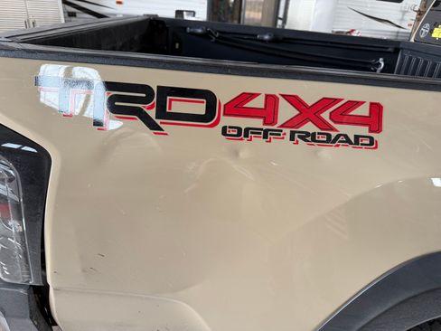 Used 2017 Toyota Tacoma TRD Off-Road image 10