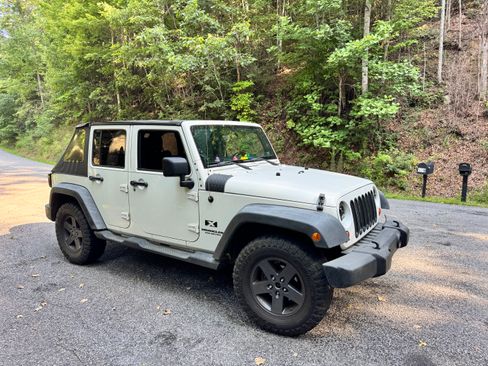 Used 2009 Jeep Wrangler Unlimited X AWD/4WD image 4
