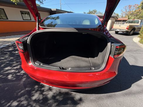 Used 2022 Tesla Model 3 Performance image 16