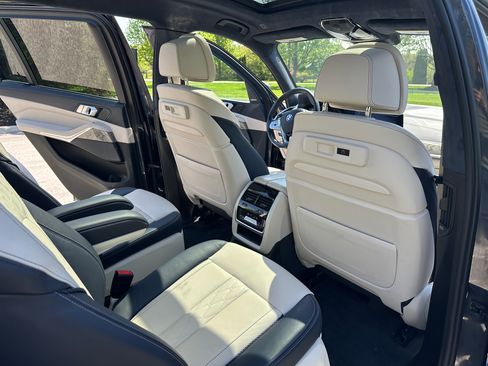 Used 2019 BMW X7 xDrive50i w/ Dynamic Handling Package AWD/4WD image 18