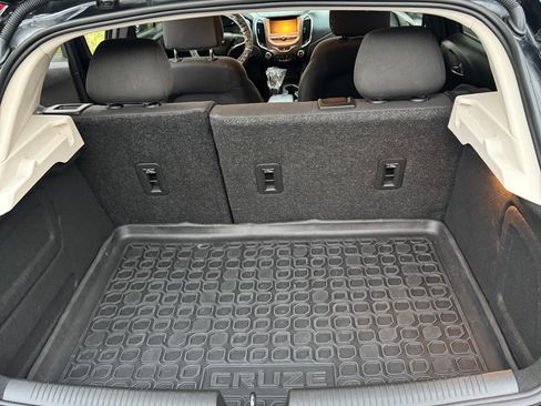 Used 2018 Chevrolet Cruze LT image 8