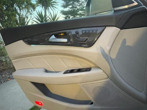 Used 2012 Mercedes-Benz CLS 550 image 6
