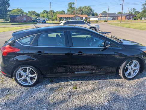 Used 2016 Ford Focus Titanium FWD image 12