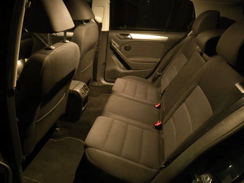 Used 2014 Volkswagen Golf TDI image 13