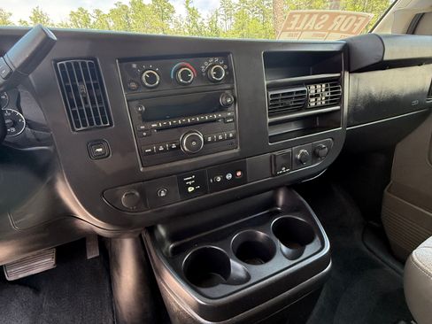 Used 2017 Chevrolet Express 3500 LT w/ LT Preferred Equipment Group RWD image 9