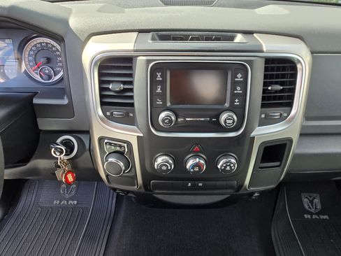 Used 2018 RAM 1500 Classic SLT image 21