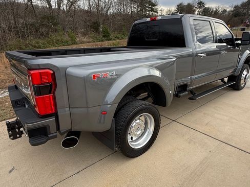 Used 2024 Ford F450 Platinum w/ FX4 Off-Road Package image 9