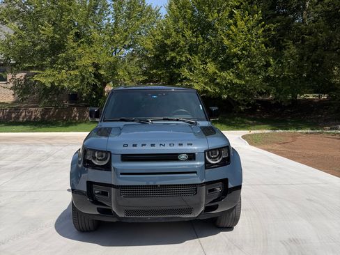 Used 2024 Land Rover Defender 110 X-Dynamic SE AWD/4WD image 4