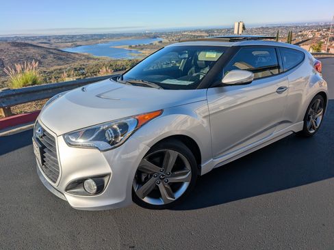 Used 2013 Hyundai Veloster Turbo w/ Ultimate Pkg image 2