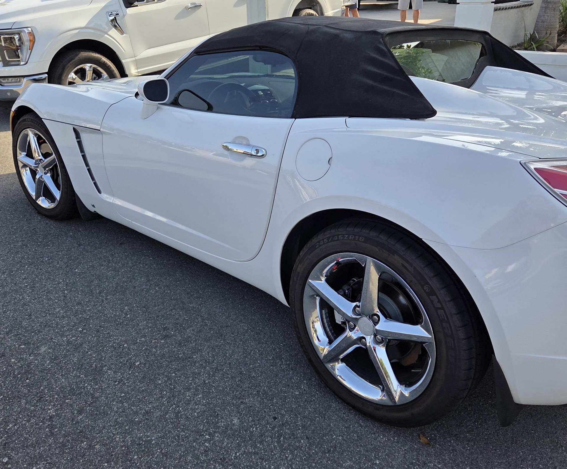 Used 2007 Saturn Sky Red Line RWD image 5